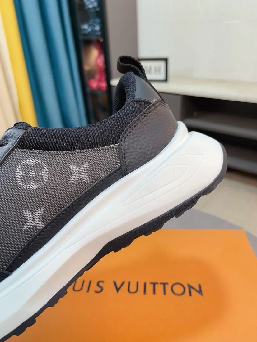 Men's shoes💰458🌸🌸【LV】Louis Vuitton🔍Top Purchasing Agency🇮🇹 Lu Street Fashion God's new sports shoes are coming and are on sale at the counter simultaneously. Original factory configuration, original cowhide fabric imported from Italy, high-quality embossed splicing complex process, sports fashionista, imported water-dyed sheepskin lining, sole: Wang Yuan factory specializes in original sole super comfortable, original factory follow-up goods 🔍🔍High quality, you can enter and leave the counter at will, welcome to compare and synchronize with the counter, code number 38-44, 45 customized